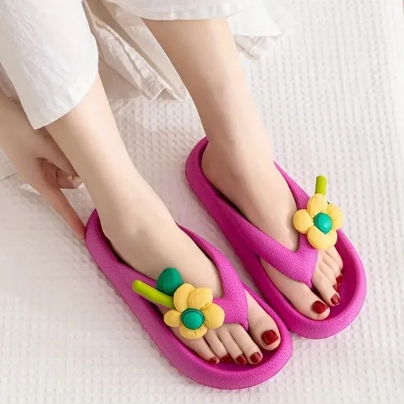 Women’s Vibrant Khaki and Yellow Flower Sandals New Boutique - Picture 5 of 8